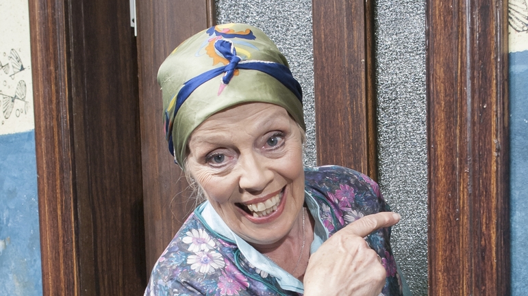 Tratsch im Treppenhaus - Komödie