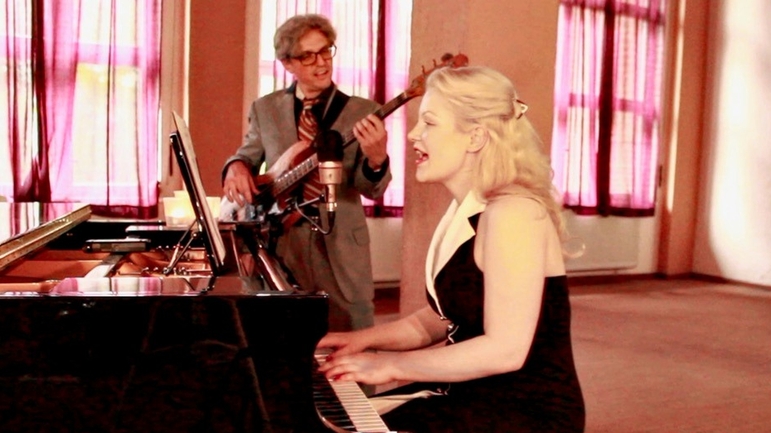 Fly me to the Moon- Duo